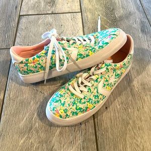 Converse Floral Women’s Shoe-Breakpoint style